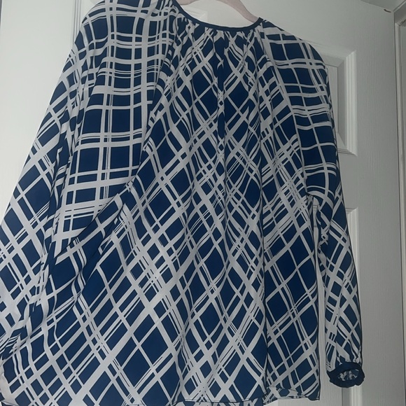 Liz Lange blue and white blouse top shirt long sleeve size medium flow style - Picture 8 of 8